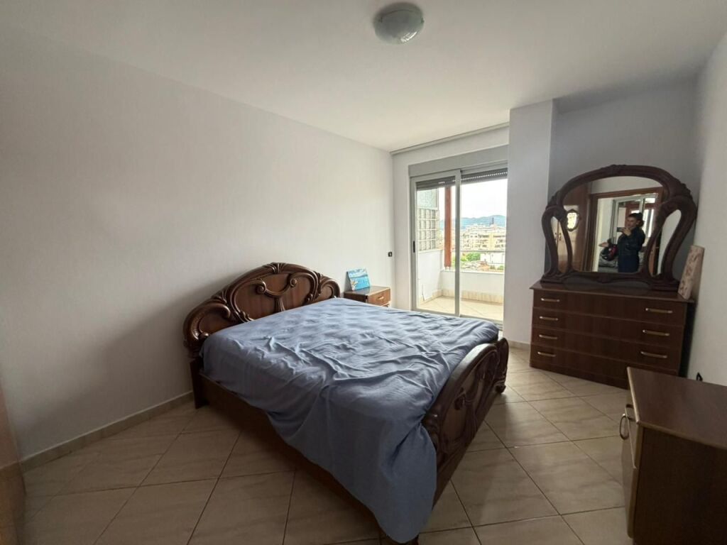 🏡 Appartamento 2+1 in affitto – Xhamllik  📍 Vicino alla Scuola Niket Dardani💰 50.000 lek (trattabili)