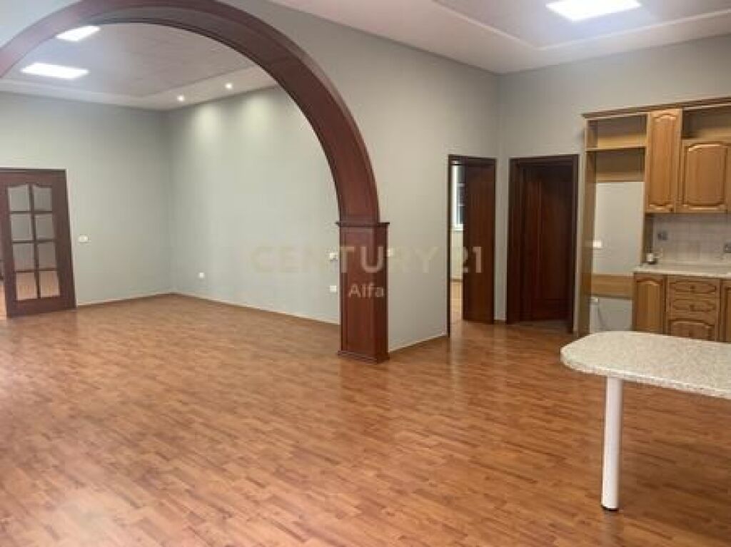 JEPET ME QERA AMBIENT KOMERCIAL 125M2