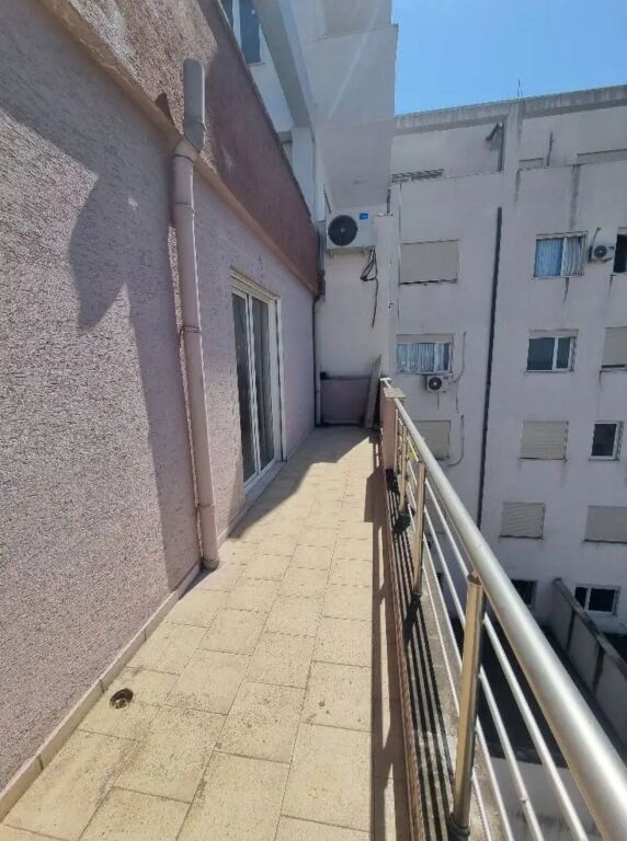 SHITET 2+1 TE FRESKU - TIRANE