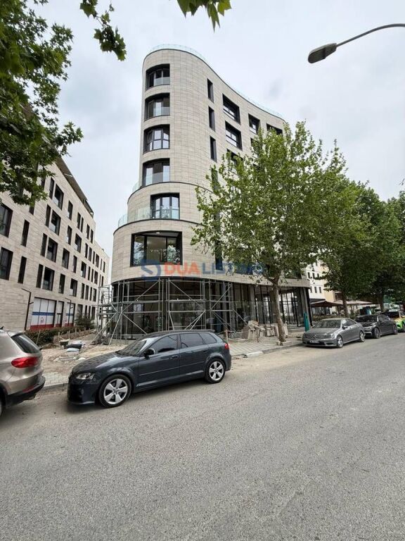 Ambiente di lusso per uffici in affitto presso il Lago Secco.