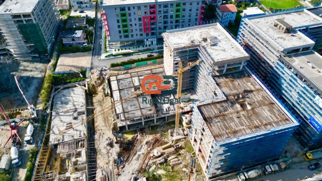 Okazion Kleringu!!! Tek "Ringside Residences", Shitet Apartament 2+1+2 Me Planimetri Perfekte!!!