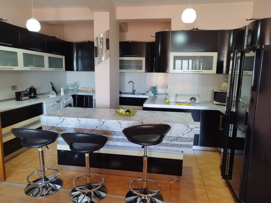 Jepet Me Qera Apartament 2+1+1 Ballkon