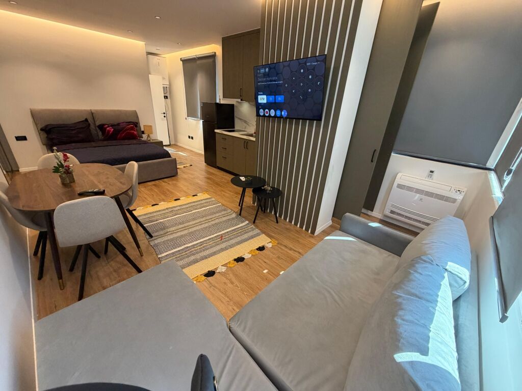 Shitet Apartament i ndare ne 2 Studio