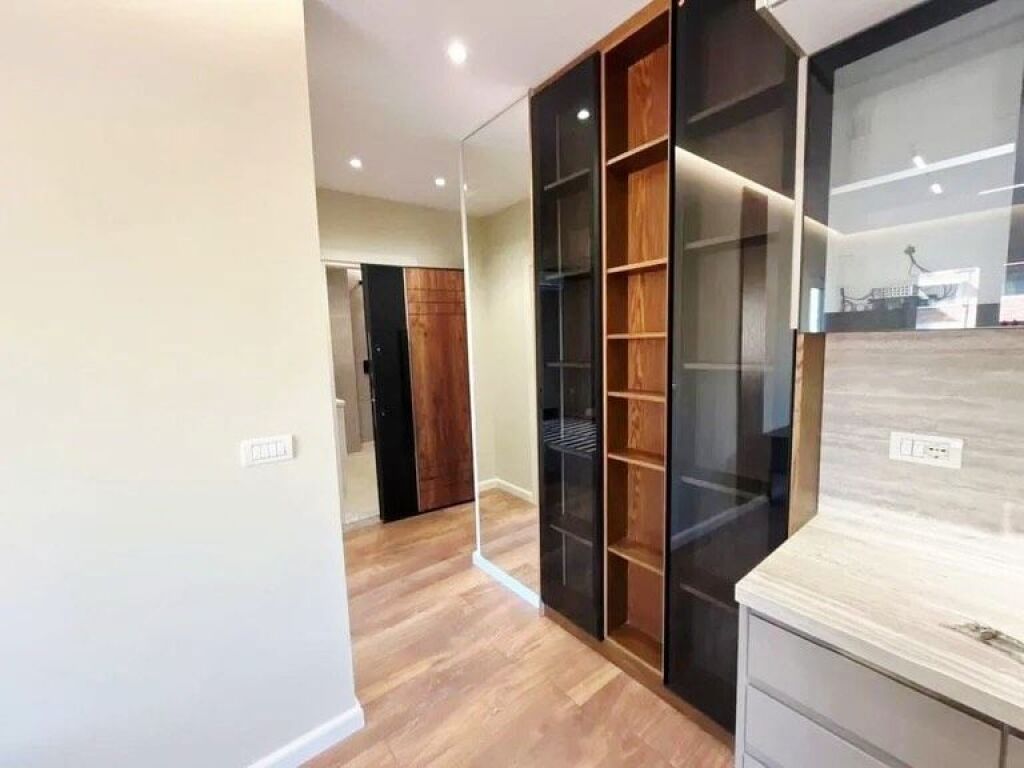 Rruga Mine Peza, shume afer Qendres: 1+1