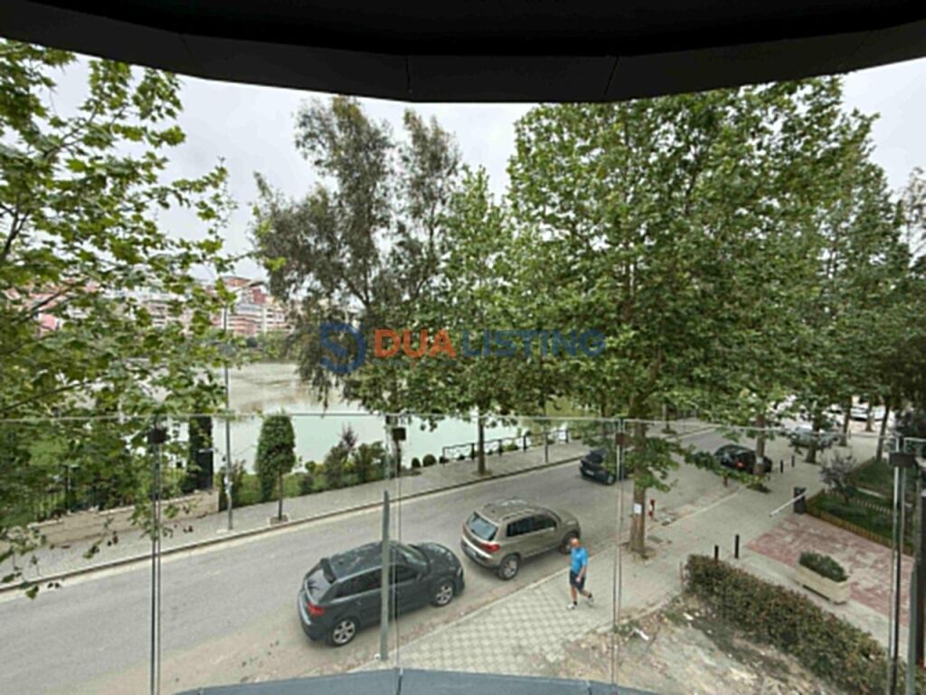 Ambiente di lusso per uffici in affitto presso il Lago Secco.