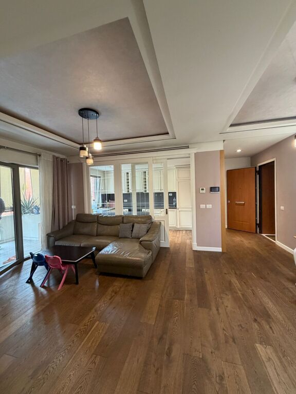 VENDESI CON 3+1+2+POSTO AUTO, COMPLESSO DELIJORGJI