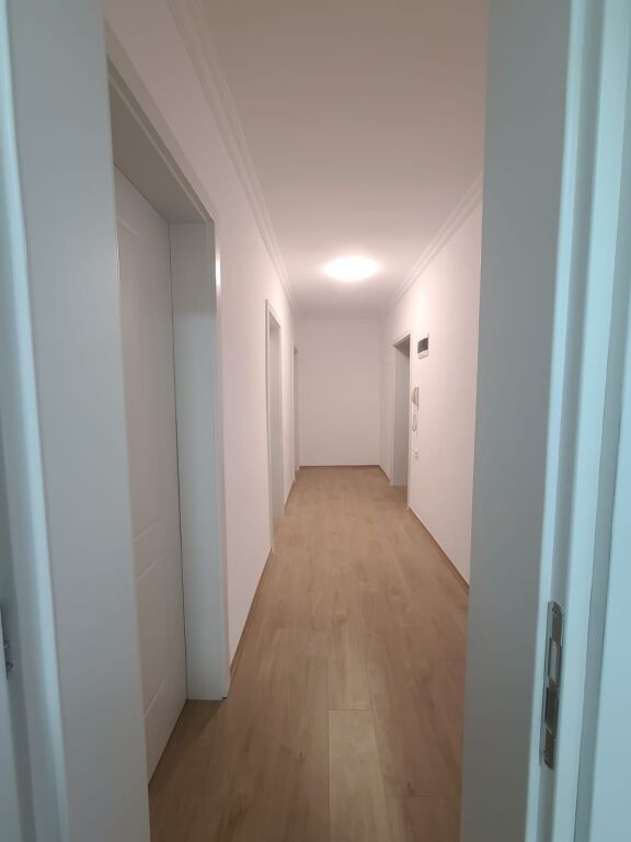 🏡 Për Banim – Qendër, tek Pazari i Ri💰 1000 €/muaj