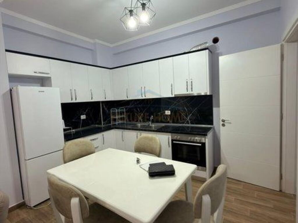 Shitet, Apartament 2+1+2, Rotonda e Astirit, Tirane.