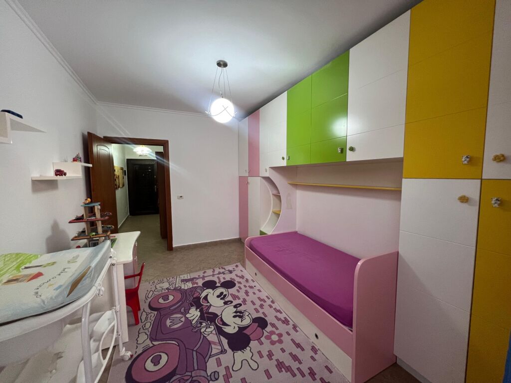 Apartament 2+1+2 ballokone, rruag e Barrikadave