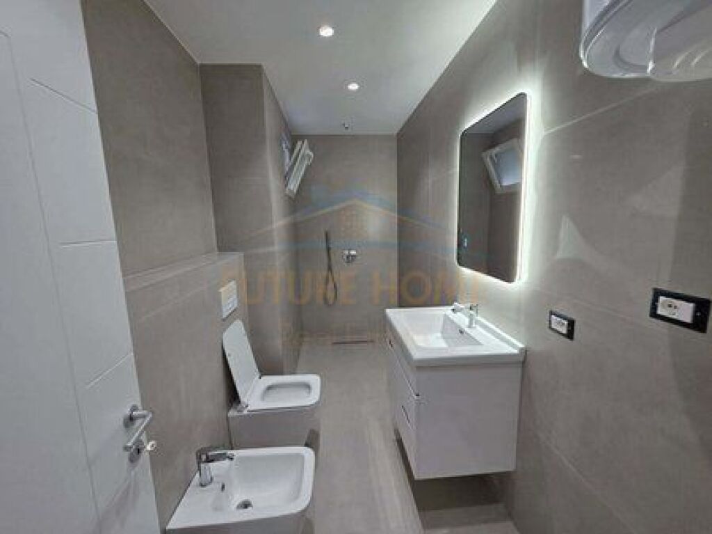 Shitet, Apartament 2+1, Oxhaku, Tiranë.