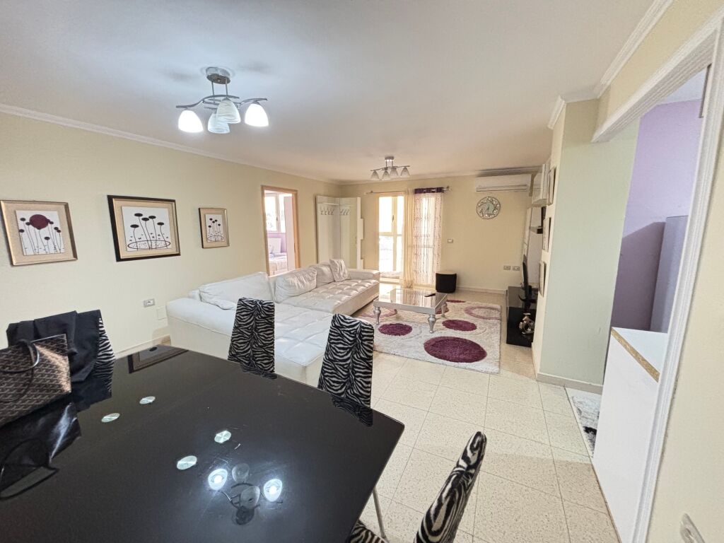 Apartment 2+1 me qera prane Stacionit te Trenit