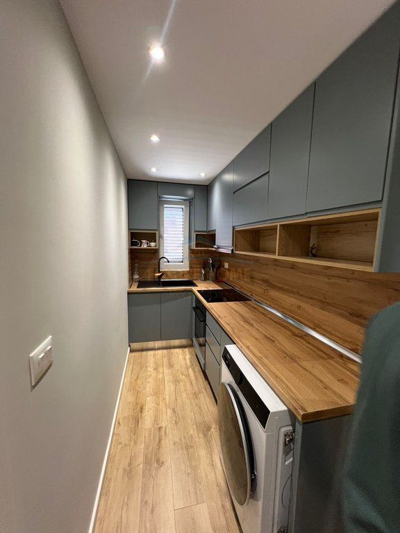 Affitto, Appartamento 1+1, Bllok, Tirana.