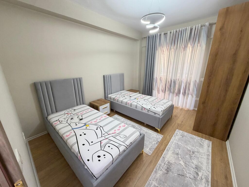 🏡 Rent apartment 2+1+2 📍 Kristal Center, Paris Commune  🏢 4th floor, with elevator 📐 100 m² | ☀️ Southeast  🆕 Never lived in before  💶 80,000 lek/month  