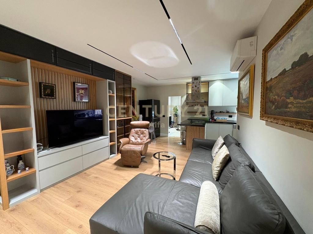 Jepet me qira apartament 2+1+2 tek Shallvaret!