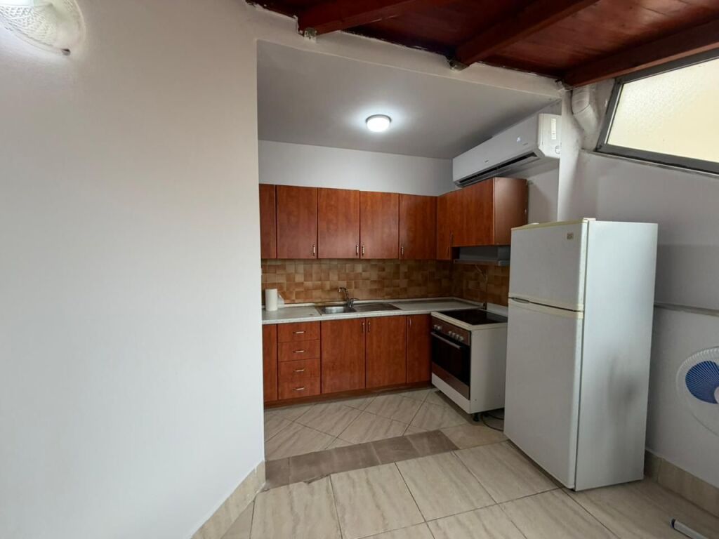 🏡 Appartamento 2+1 in affitto – Xhamllik  📍 Vicino alla Scuola Niket Dardani💰 50.000 lek (trattabili)