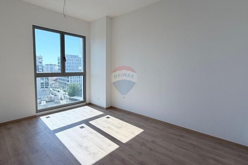 Shitet 2+1+2 Bulevardi i Ri