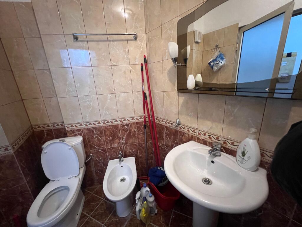 Apartament 2+1+2 ballokone, rruag e Barrikadave