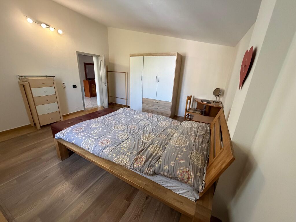 Ish Fusha Jepet me qira 2+1+ 2 Poste parkimi