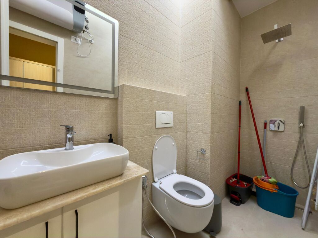 Shitet, Apartament 3+1+2 Tualete, ”Liqeni Artificial”, Tiranë.