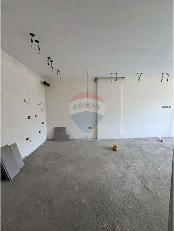 Appartamento 2+1+2 + Garage in vendita a Xhamllik!