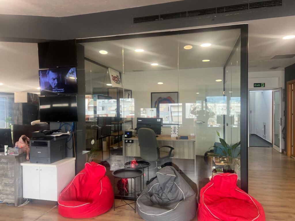 🏢✨ Locale Ufficio in Affitto – Ex Mercato Elettrico, Tirana ✨🏢