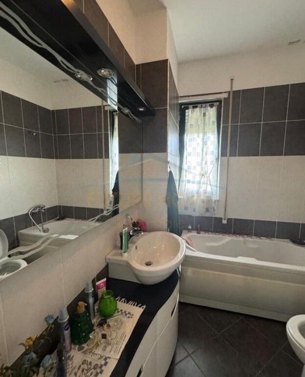 Shitet, Apartament 2+1+2, Fresk,Tirana​
