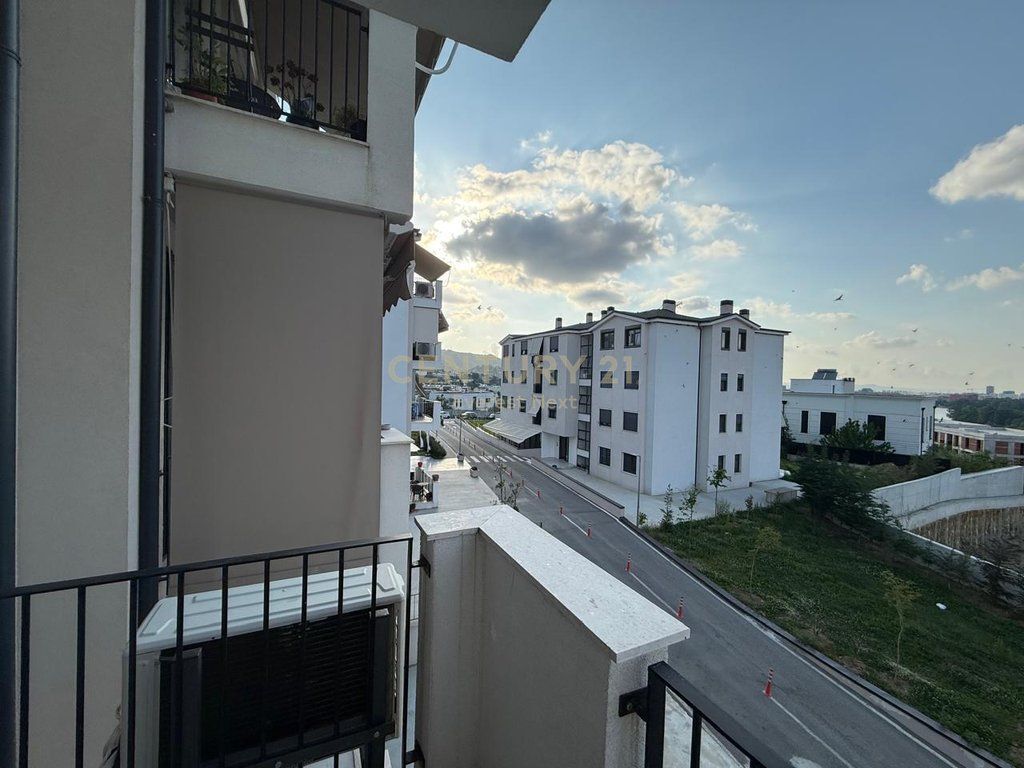 Appartamento 2+1+2 con 2 balconi in vendita presso Oasis Lake Residence, vicino al Lago Artificiale.