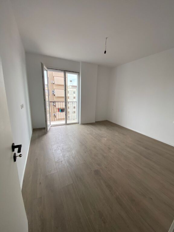 Apartament 2+1 me hipoteke per shitje, Kamez