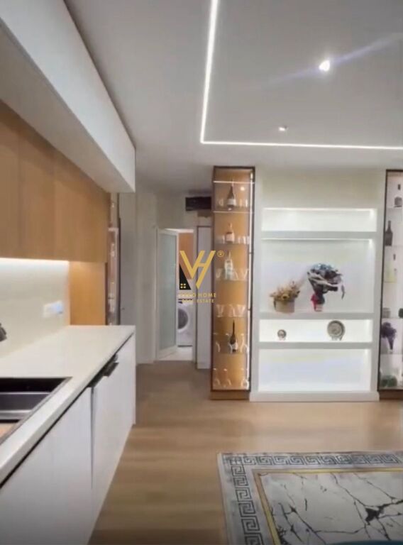 JEPET APARTAMENT 2+1+VERANDE ME QIRA TE FUSHA E AVIACIONIT 750 EURO