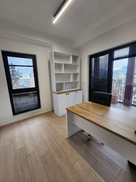 ✨️Me Qira Ultra Zyrë 124m² (📍Garden Building ) ndarë në 3 ambiente pune KATI 7 (Pamje Panoramike) 1000€/Muaj 💥💥