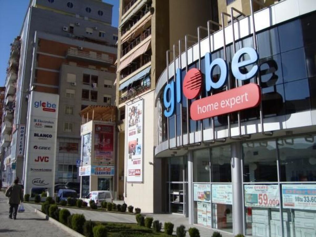 Rr. Kavajes , Ambient Komercial Per Qira