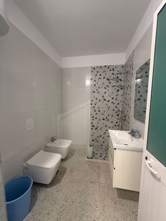 🏡 Appartamento 2+1 in affitto a Misto Mame vicino ai palazzi Çabej