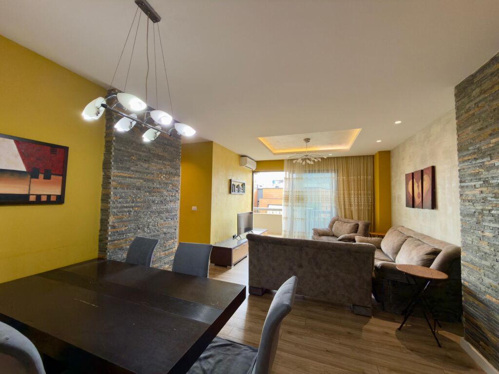 Shitet, Apartament 3+1+2 Tualete, ”Liqeni Artificial”, Tiranë.