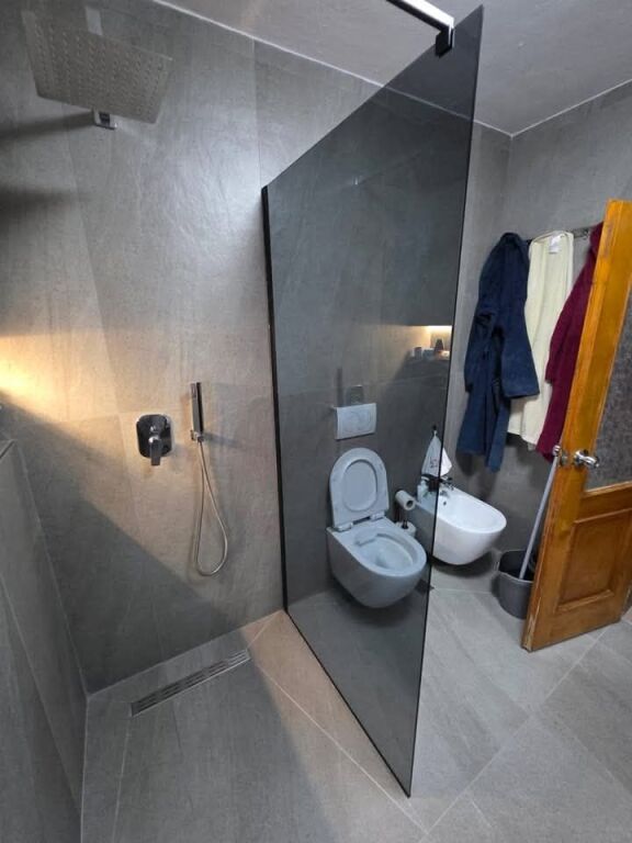 SHITET APARTAMENT 3+1+2 - TIRANE, 21-DHJETORI