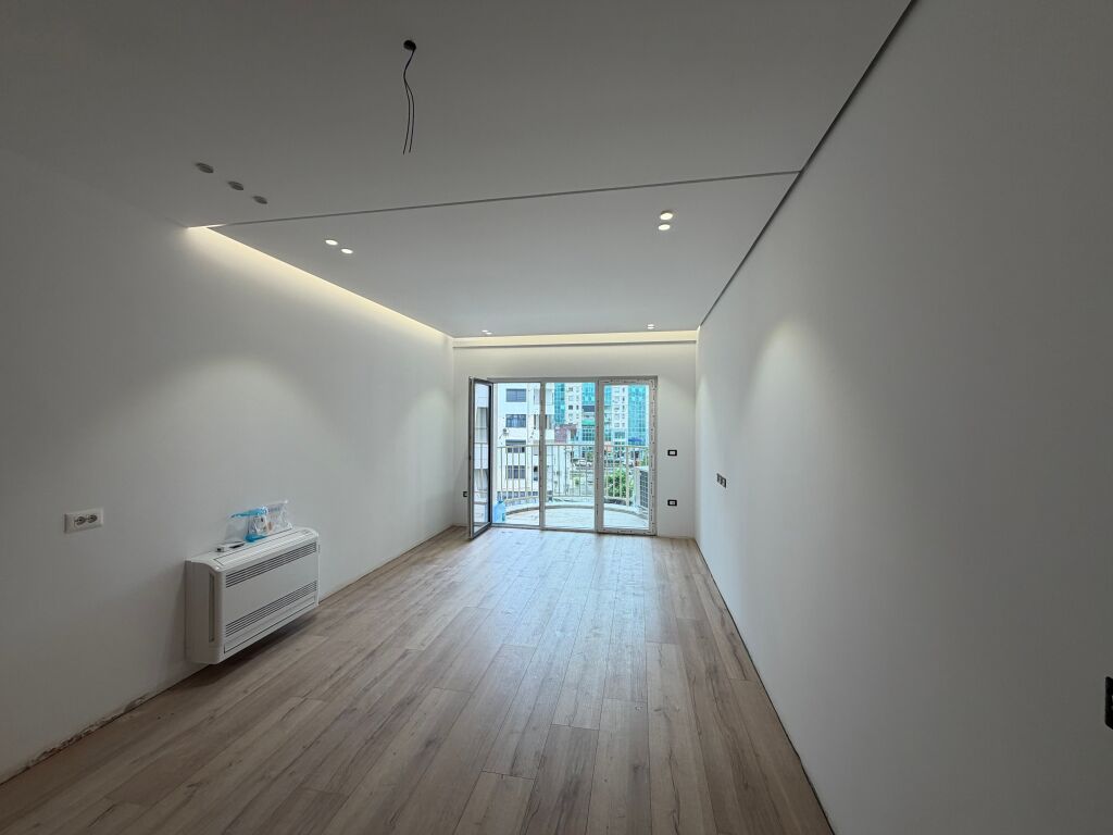 1+1,adatto per 2+1,uccello nero alla stazione di servizio.1000 euro