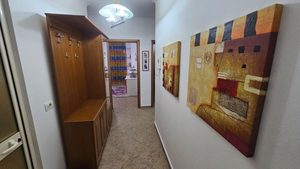 Apartament 2+1+2 ballokone, rruag e Barrikadave