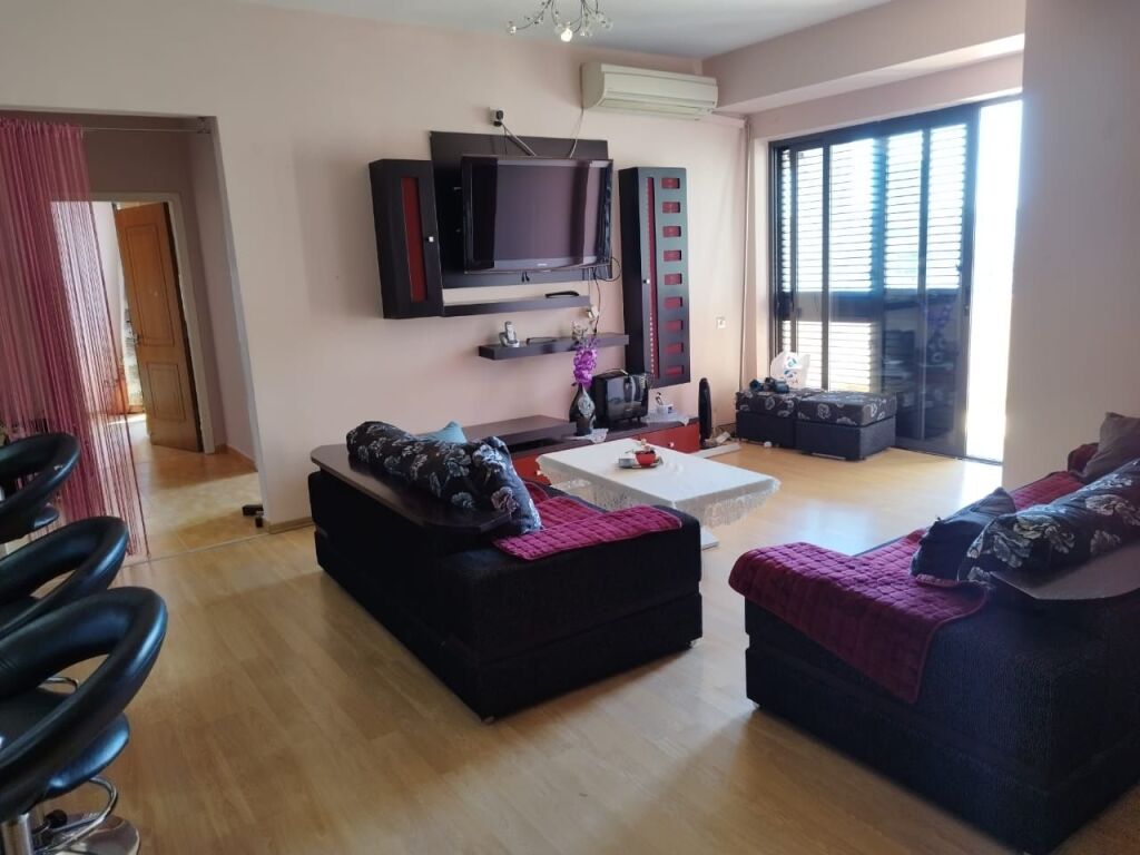 Jepet Me Qera Apartament 2+1+1 Ballkon