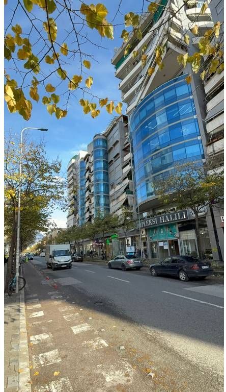 Qera , Ambient Biznesi, Rruga e Dibrës, Tirane.