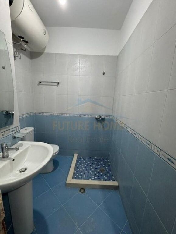 Shitet,Apartament 2+1+2, Rruga "Shefqet Kuka", Fresk