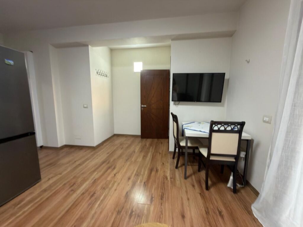 Apartament 1+1+Ballkon me Qira Rruga e Elbasanit