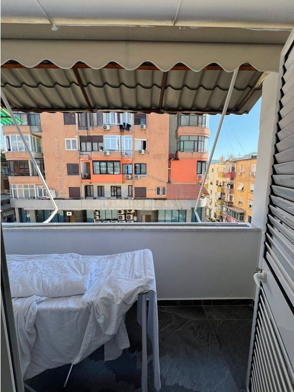 Affitto, Appartamento 1+1, Bllok, Tirana.