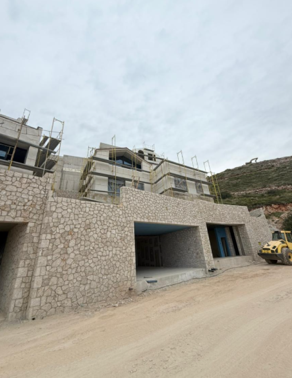 🌴 Vilë Premium me Pishinë për Shitje – Folie Village, Jalë