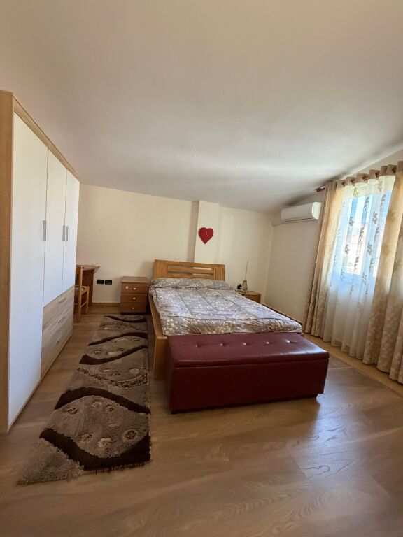 Ish Fusha Jepet me qira 2+1+ 2 Poste parkimi