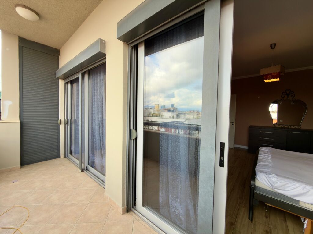 Shitet, Apartament 3+1+2 Tualete, ”Liqeni Artificial”, Tiranë.