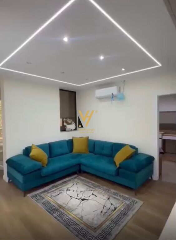 JEPET APARTAMENT 2+1+VERANDE ME QIRA TE FUSHA E AVIACIONIT 750 EURO