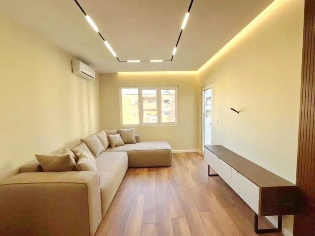 Rruga Mine Peza, shume afer Qendres: 1+1