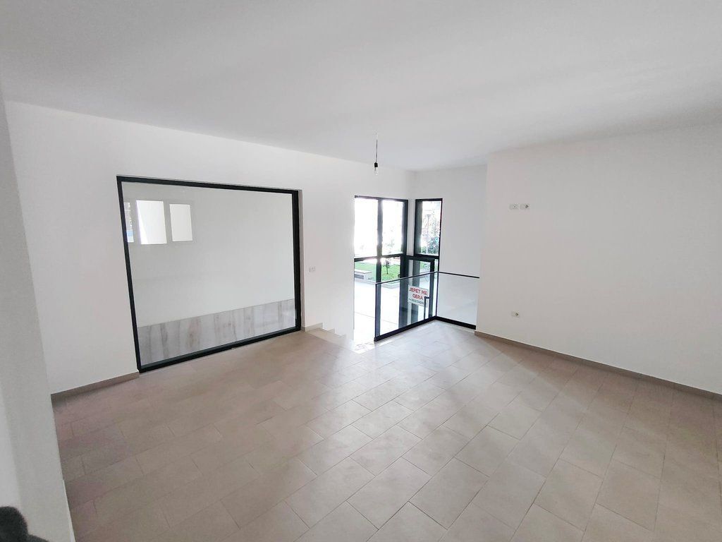 Locale commerciale in vendita a Green City – Tirana