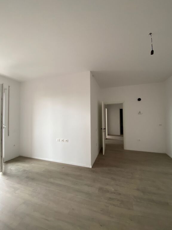 Apartament 2+1 me hipoteke per shitje, Kamez