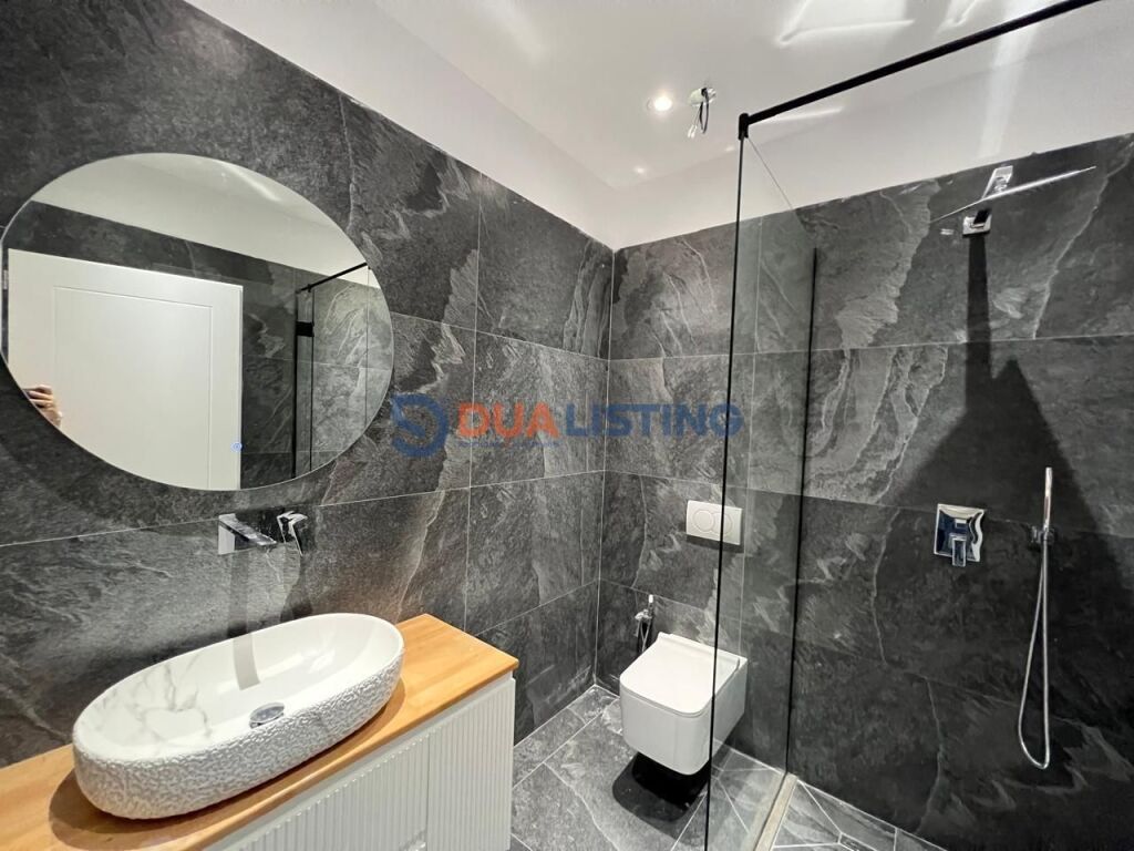 LOCALE UFFICIO IN AFFITTO NEL CENTRO DI TIRANA