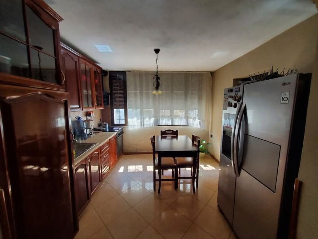 SHITET APARTAMENT 3+1+2 - TIRANE, 21-DHJETORI